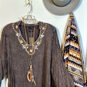 Beautiful bejeweled boho rustic chambrey v neck blouse w southwestern vibe